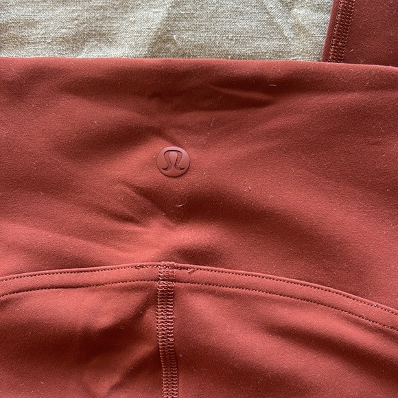 ✨ LULULEMON INSTILL TIGHT 25” SZ 4 IN DARK TERRACOTTA - Picture 4 of 5
